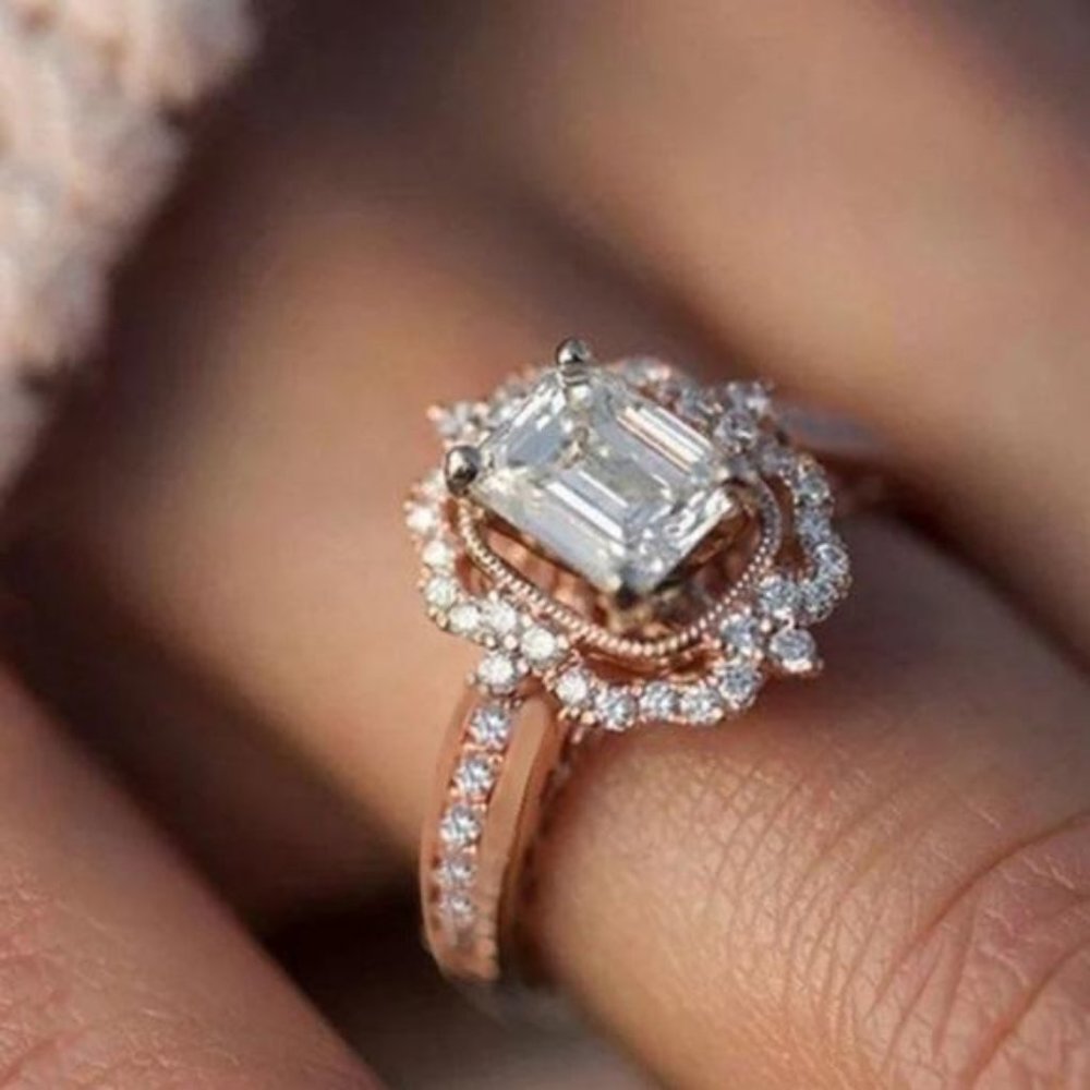 NEW GORGEOUS 18K STRAWBERRY GOLD  HALO RING, CUTE RING, SHINY RING.